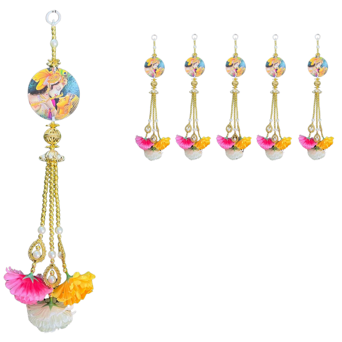 Radha-Krishna suspendu par des fleurs et des perles